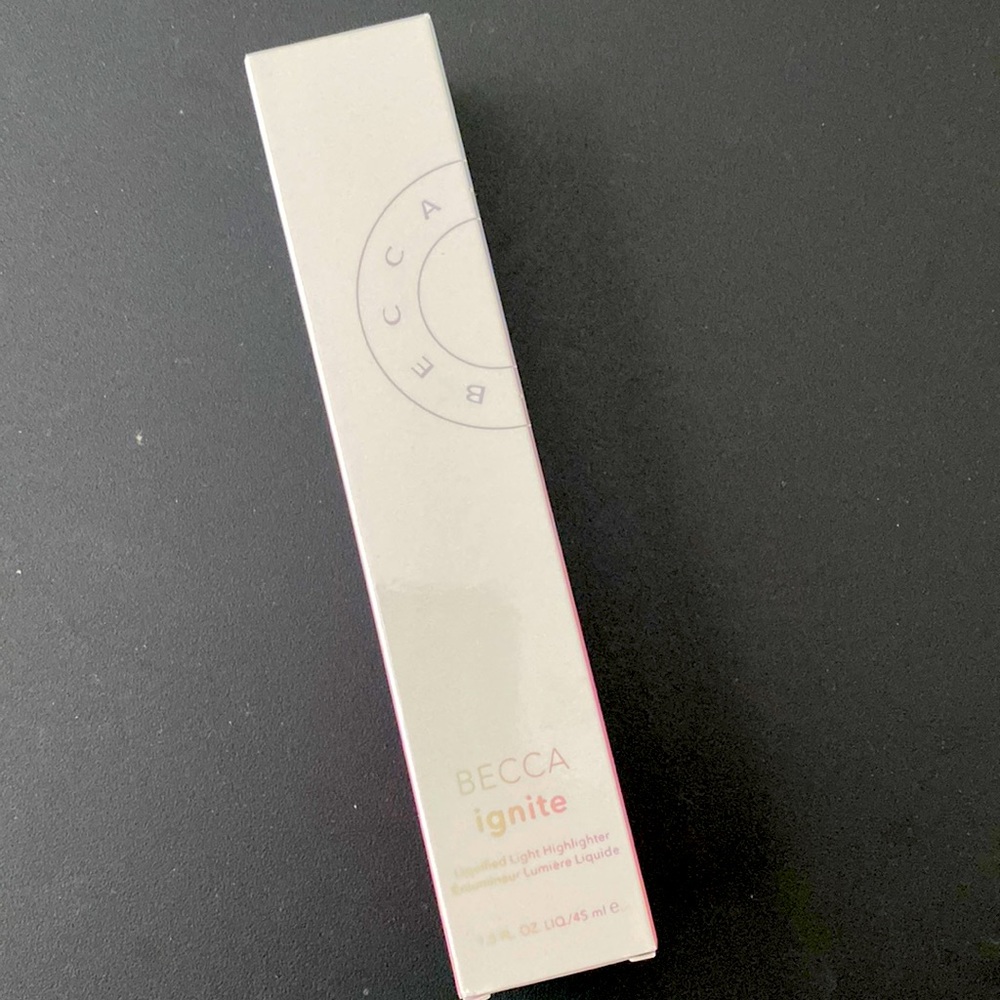 Becca liquid highlighter in acceptance (nib)